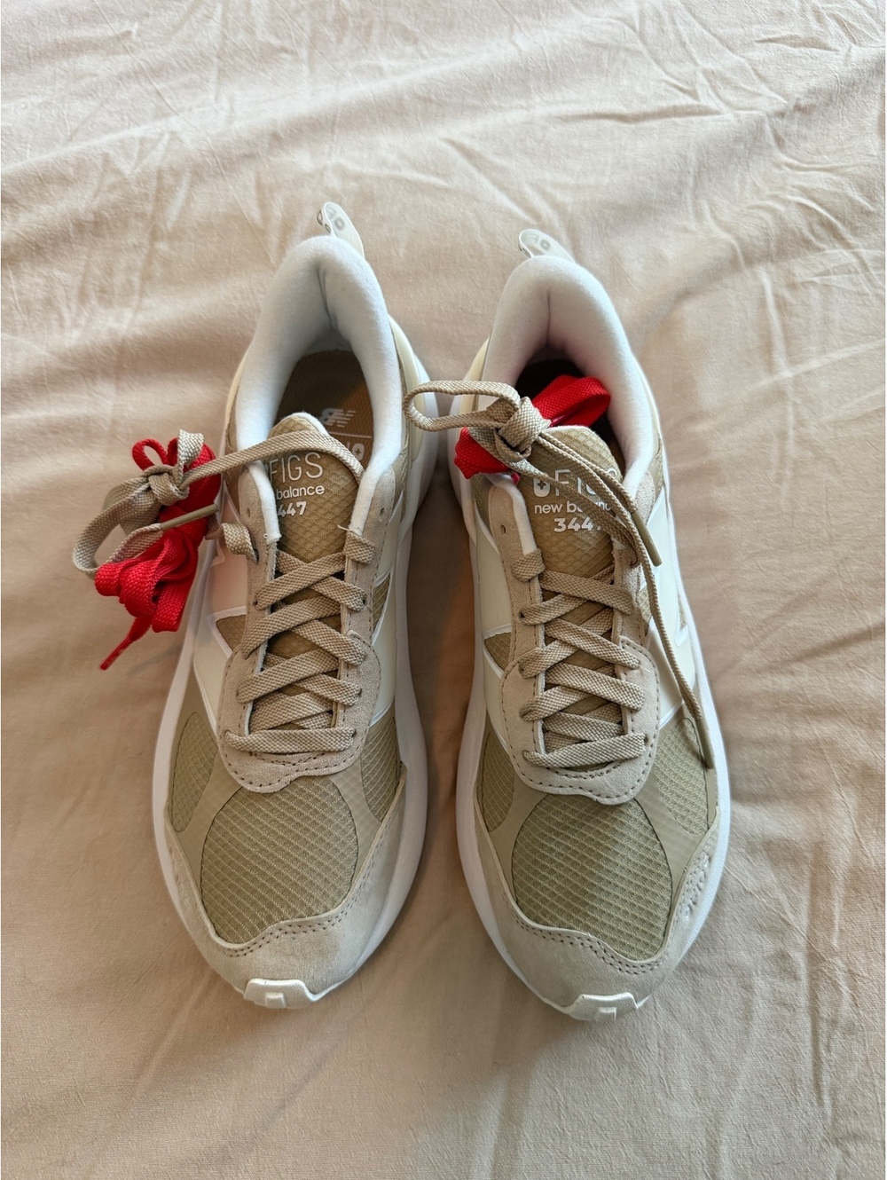 New Balance 3447 Lifestyle Sneakers in Beige and White - Size 8 US Women - Picture 3 of 7